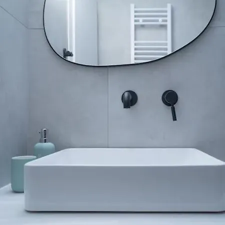 Apartment Urban Retreat: Exarcheia Remodel *